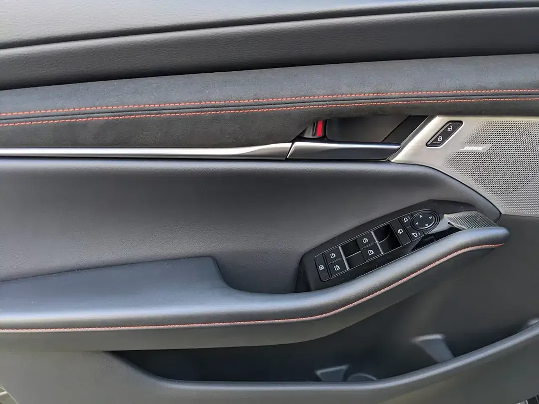 Mazda 3 - Thumbnail 13