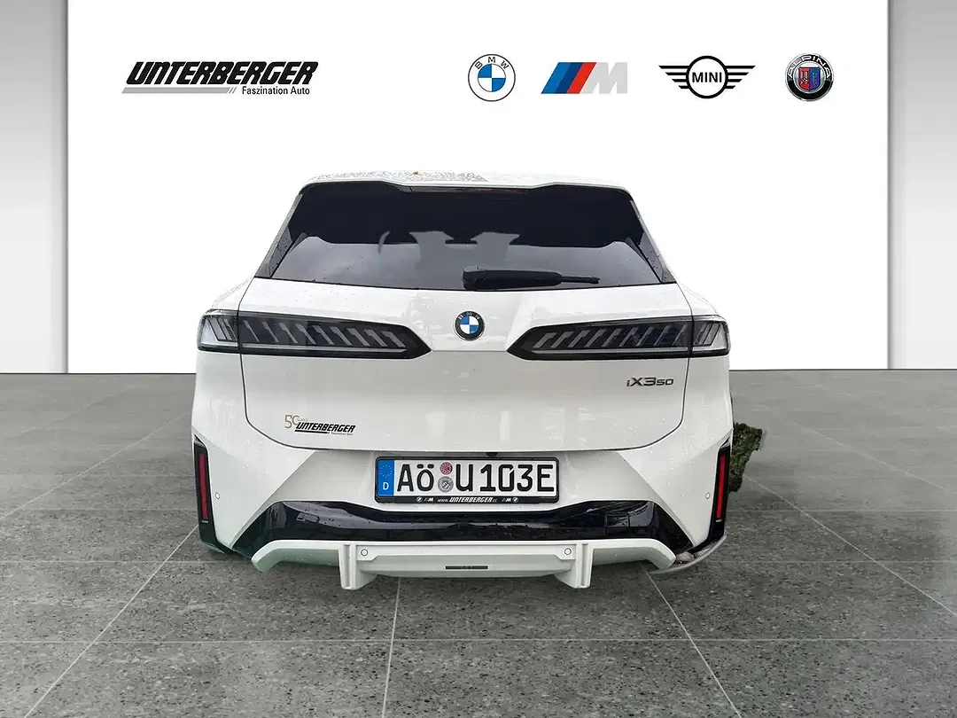 BMW iX3 - Thumbnail 4