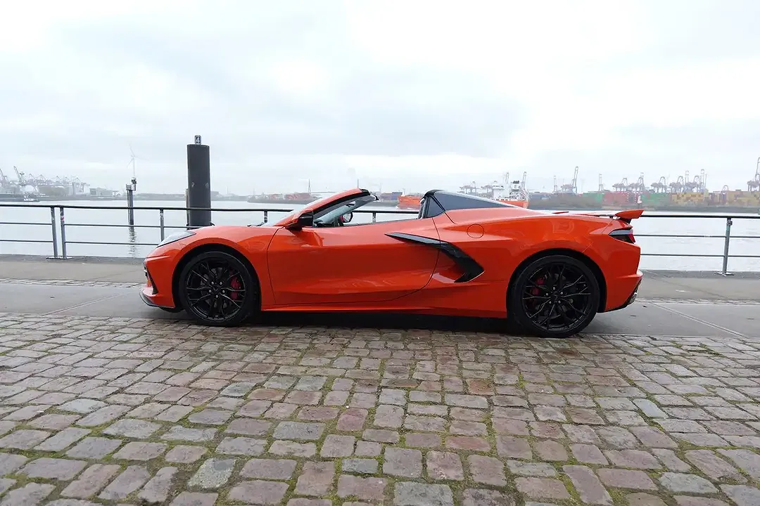 Corvette Stingray - Thumbnail 4