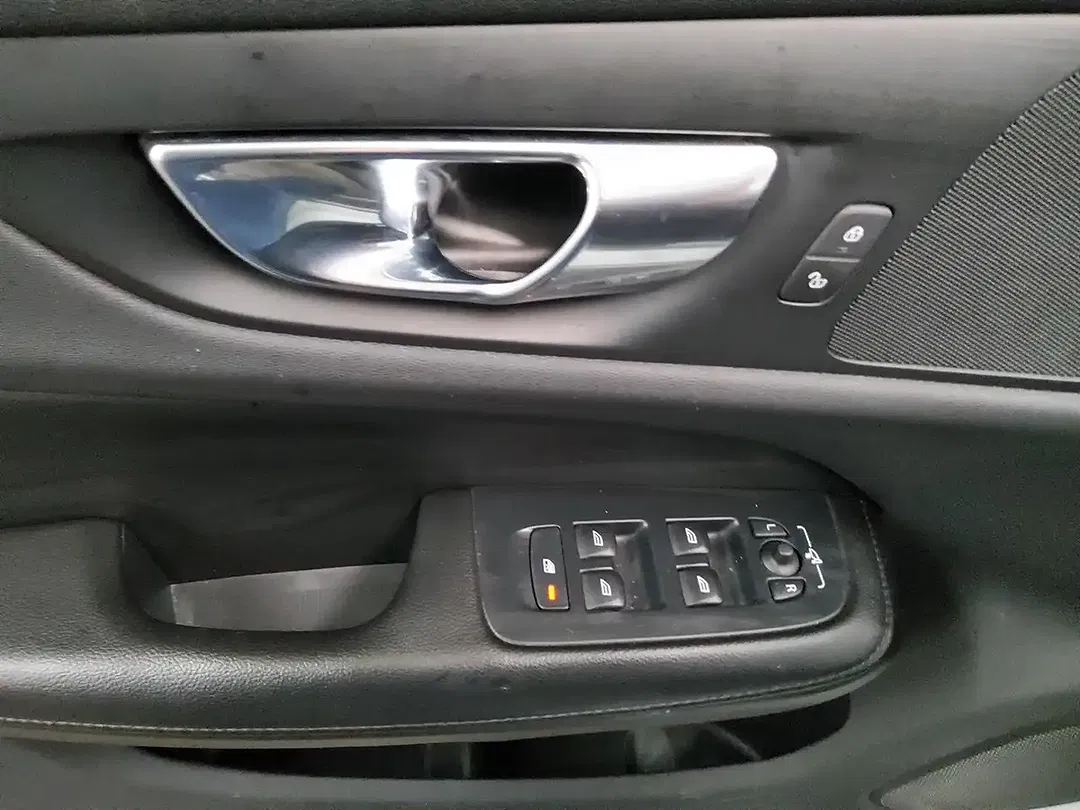Volvo V60 - Thumbnail 10
