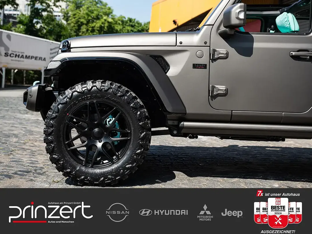 Jeep Wrangler - Thumbnail 9