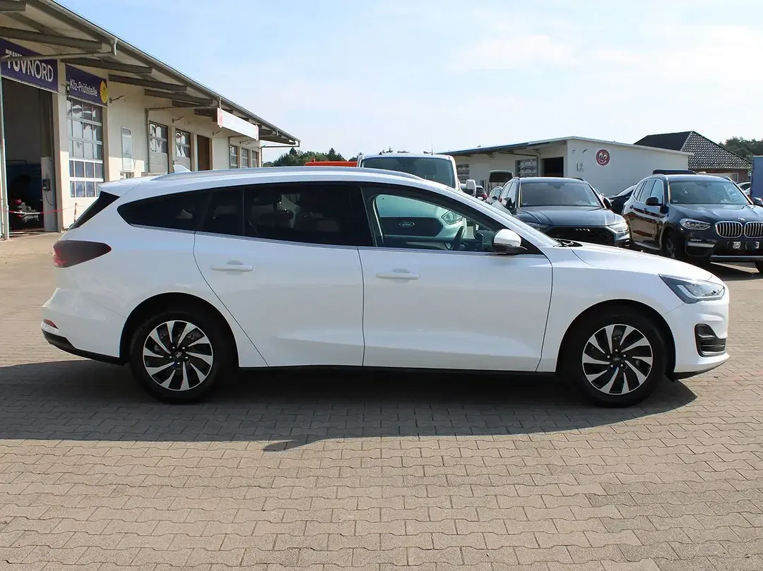 Ford Focus - Thumbnail 10