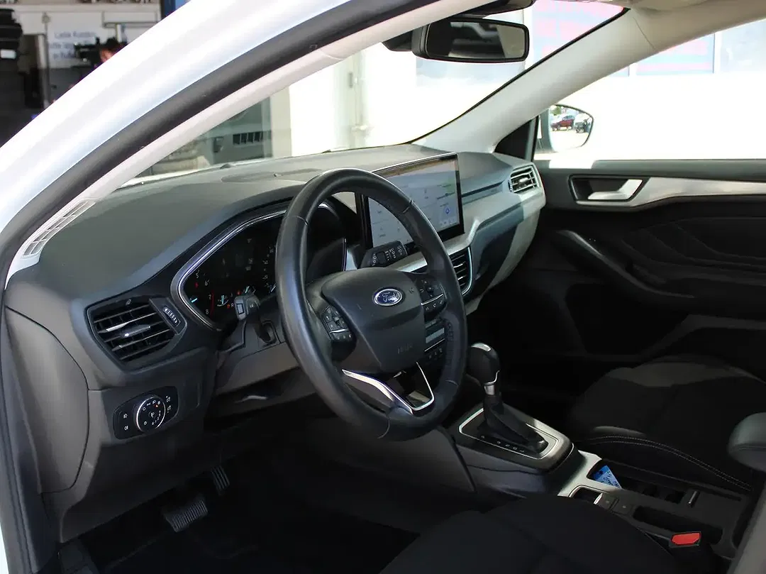 Ford Focus - Thumbnail 13