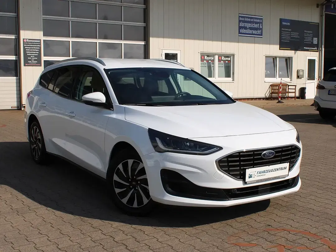 Ford Focus - Thumbnail 3