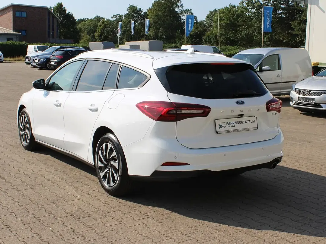 Ford Focus - Thumbnail 5