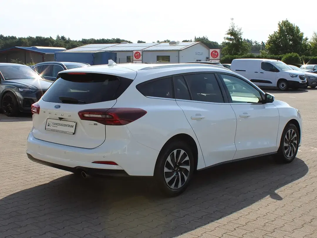 Ford Focus - Thumbnail 9