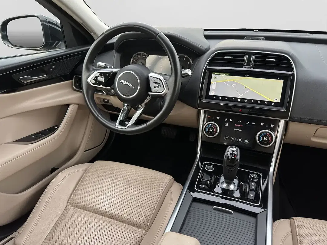 Jaguar XE - Thumbnail 10