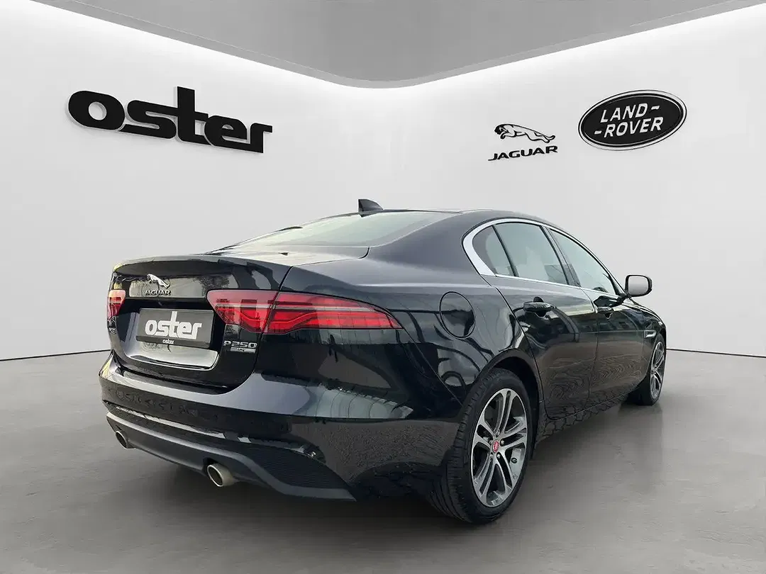 Jaguar XE - Thumbnail 6