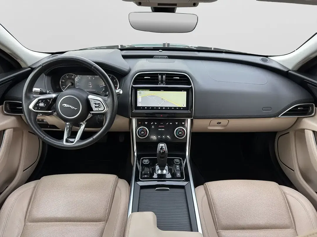 Jaguar XE - Thumbnail 9