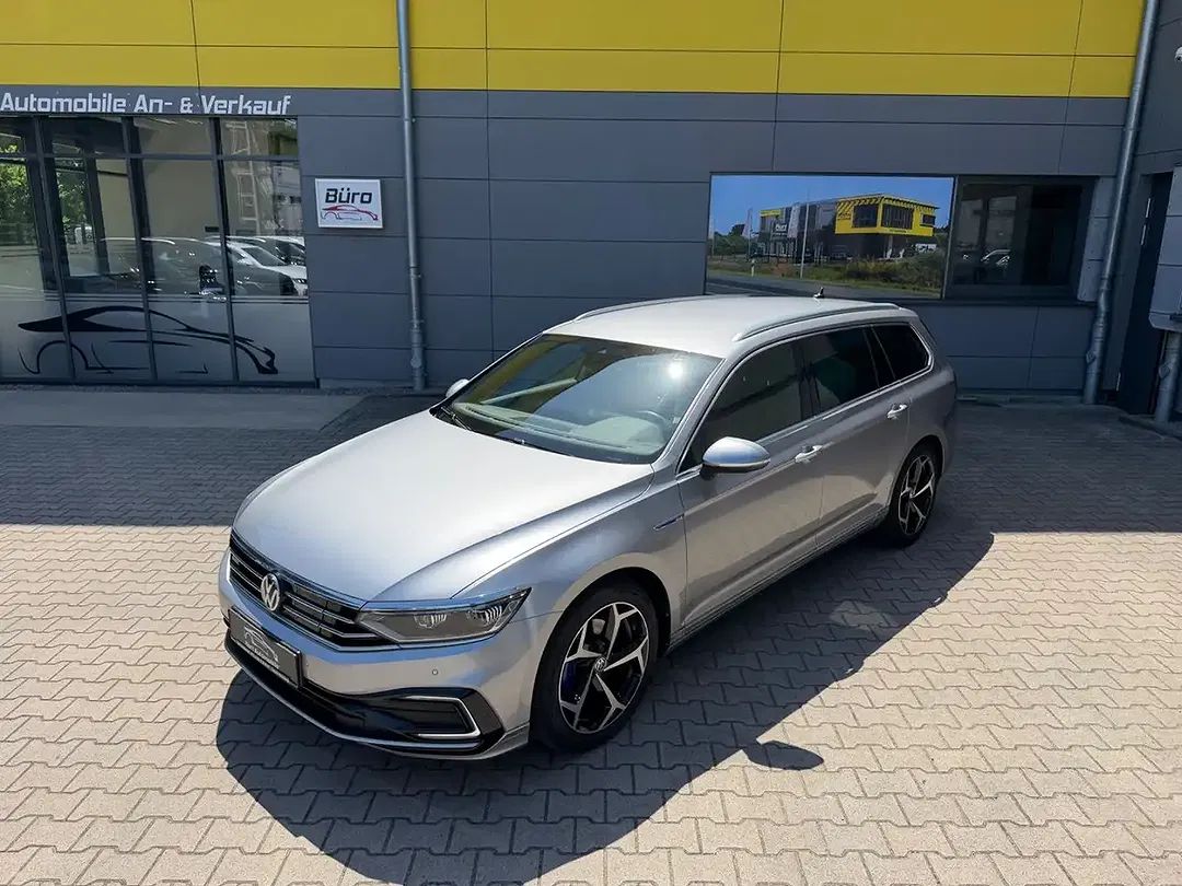 Volkswagen Passat Variant Hybrid GTE - foto 1