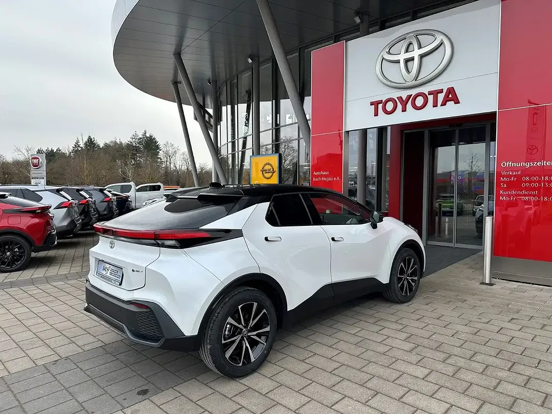 Toyota C-HR - Thumbnail 6