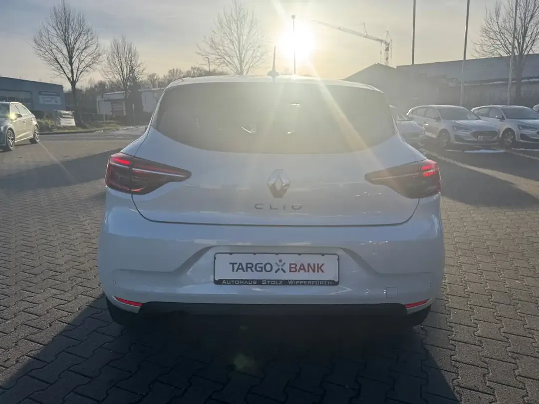 Renault Clio - Thumbnail 3