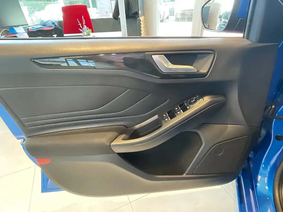 Ford Focus - Thumbnail 10