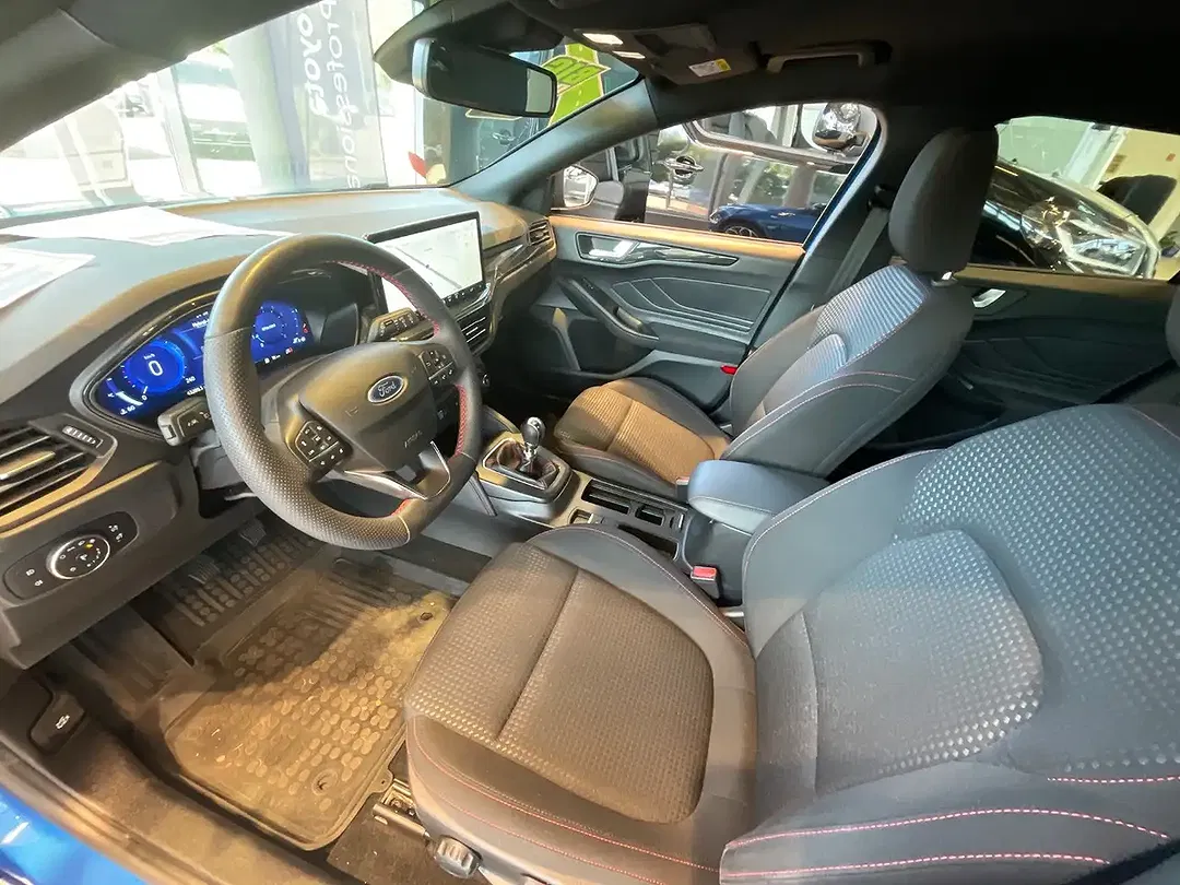 Ford Focus - Thumbnail 12
