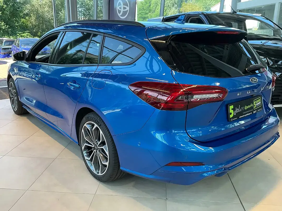 Ford Focus - Thumbnail 8