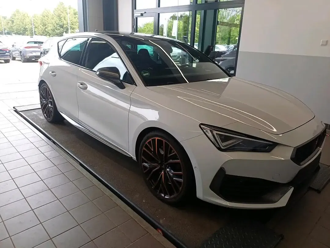 CUPRA Leon - Thumbnail 4