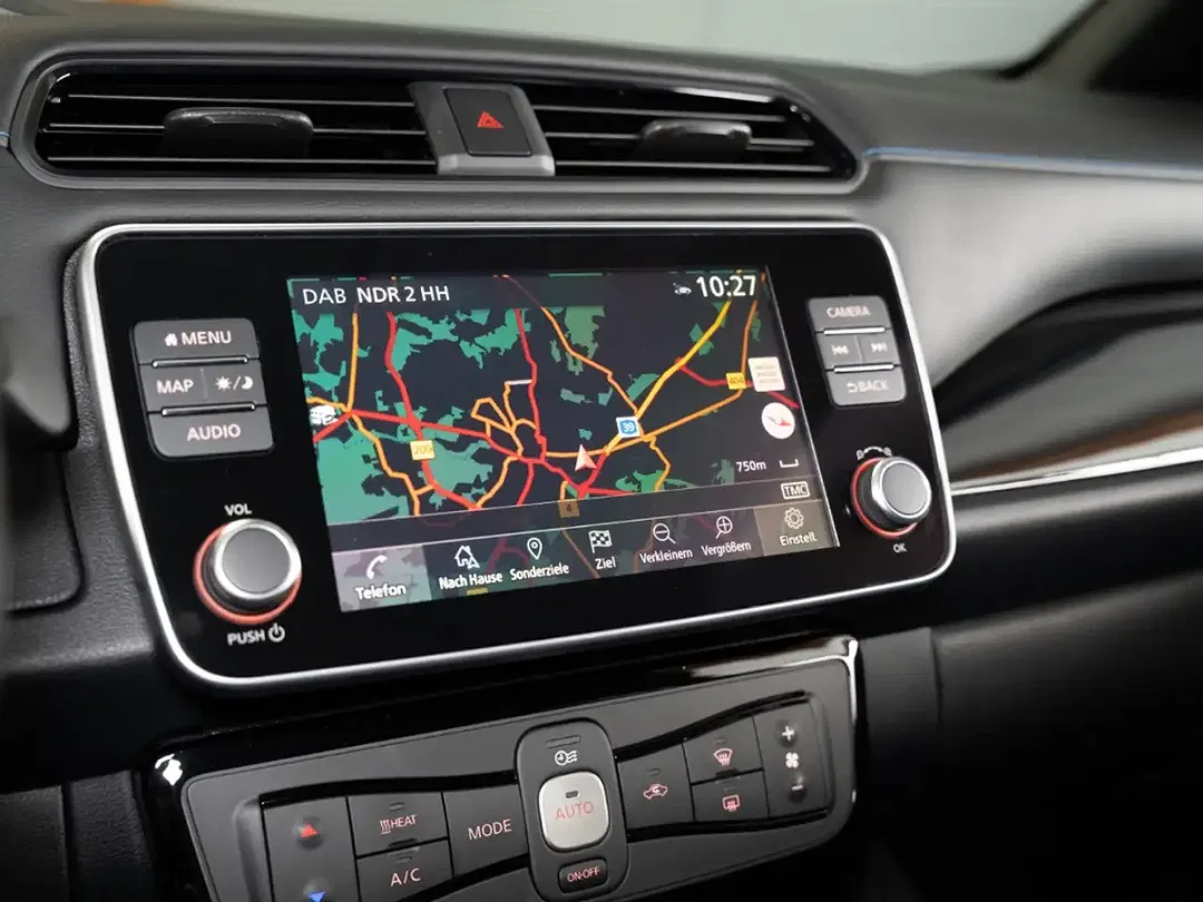 Nissan Leaf - Thumbnail 10