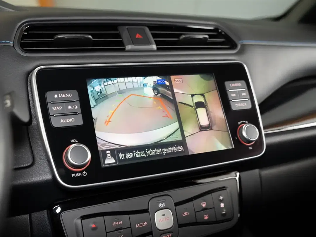 Nissan Leaf - Thumbnail 11