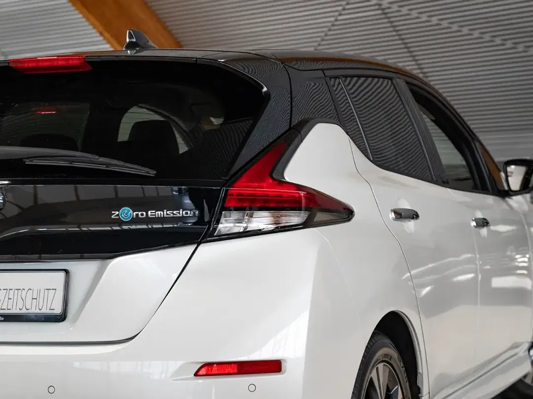Nissan Leaf - Thumbnail 15
