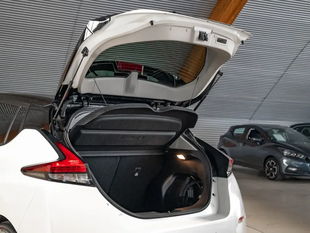 Nissan Leaf - Thumbnail 16