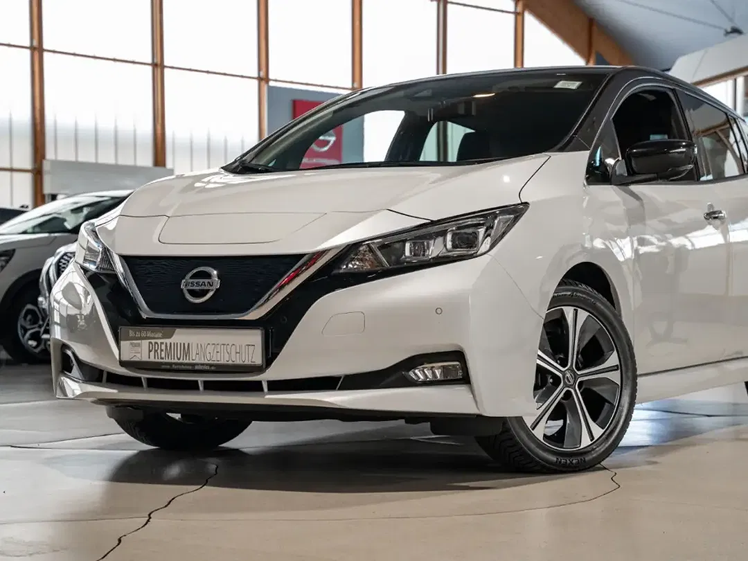 Nissan Leaf - Thumbnail 3