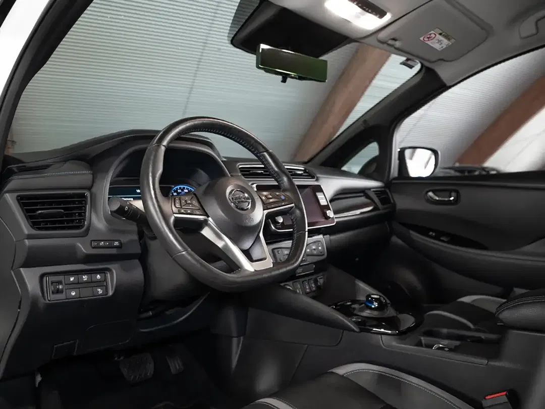 Nissan Leaf - Thumbnail 5