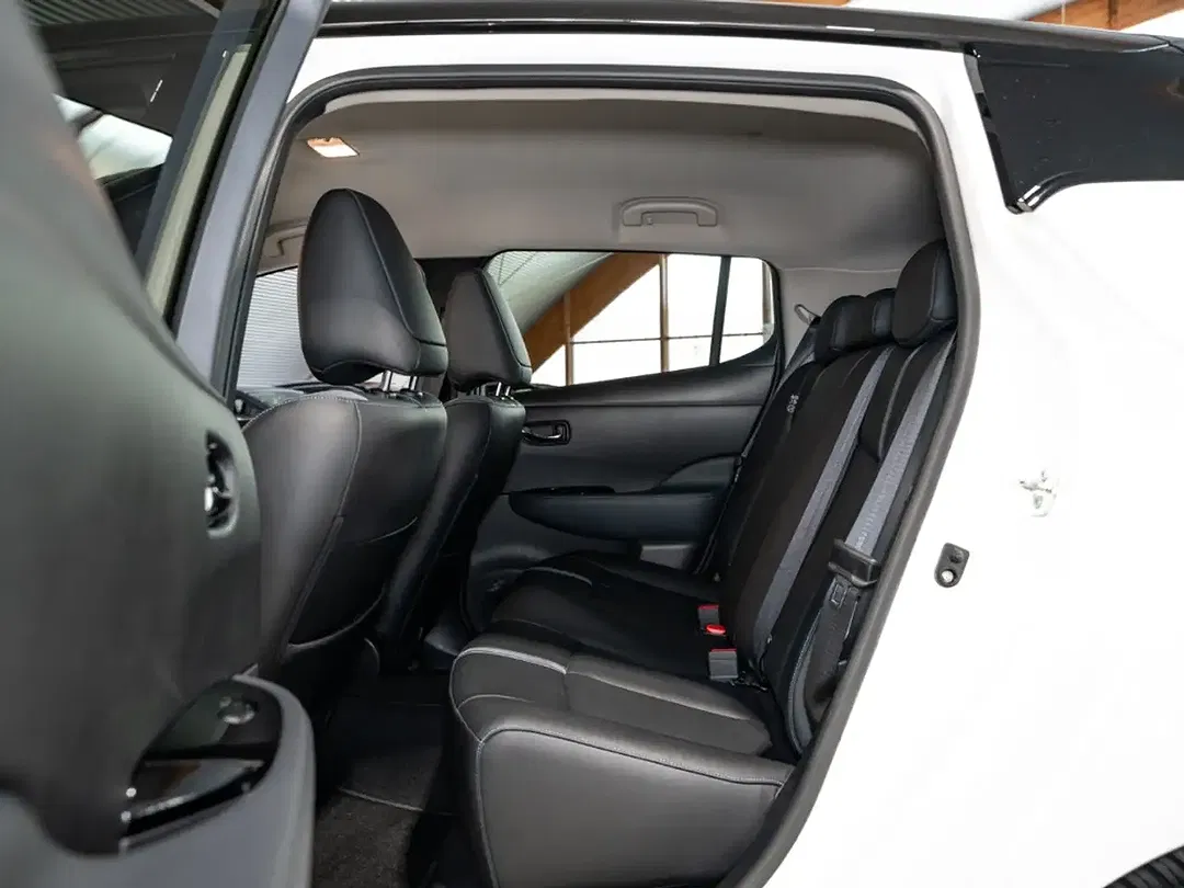 Nissan Leaf - Thumbnail 7