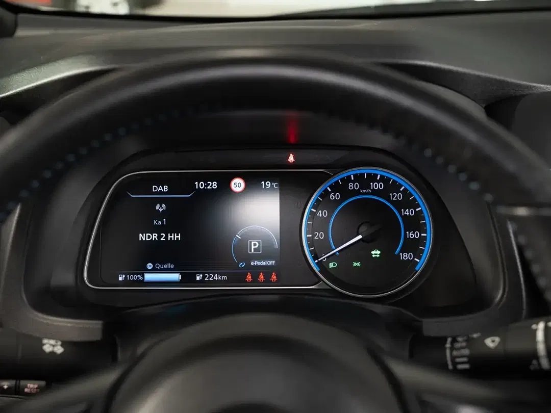 Nissan Leaf - Thumbnail 8