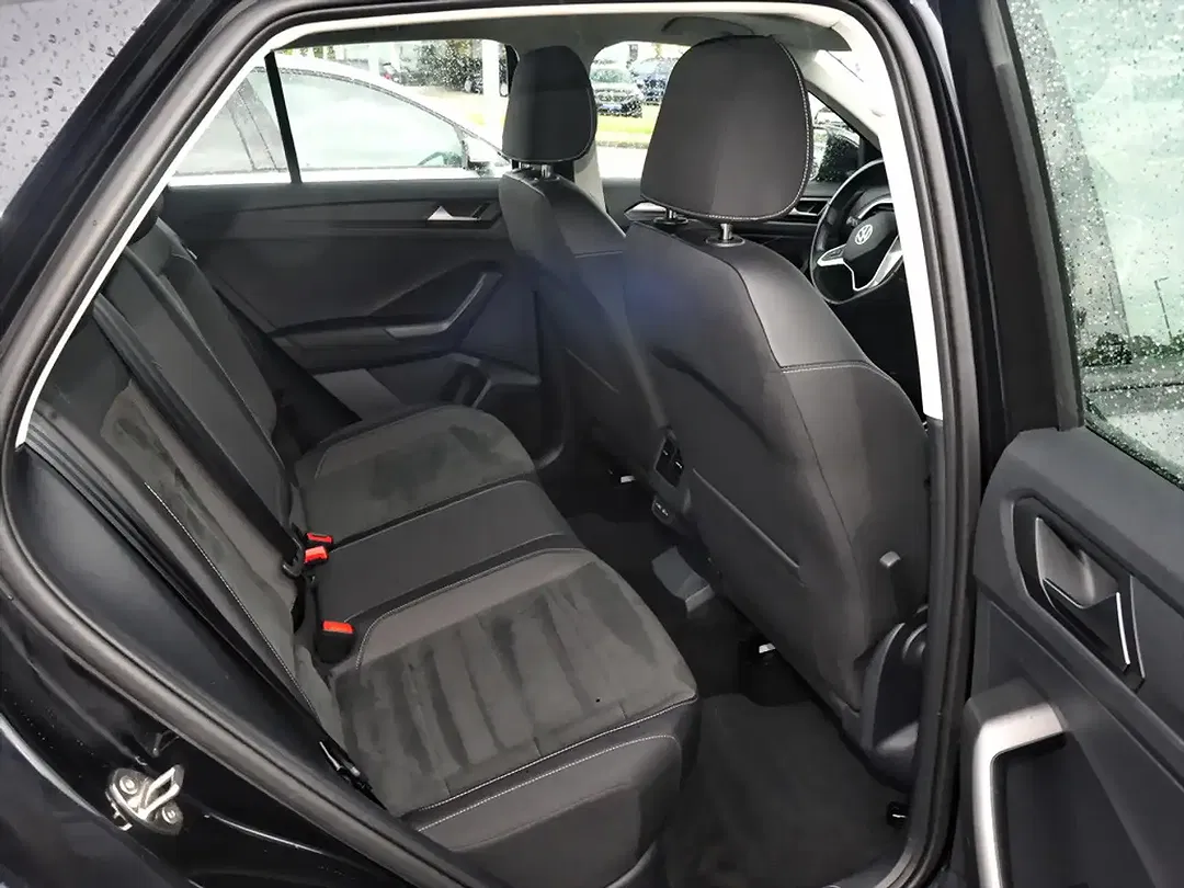 Volkswagen T-Roc - Thumbnail 10
