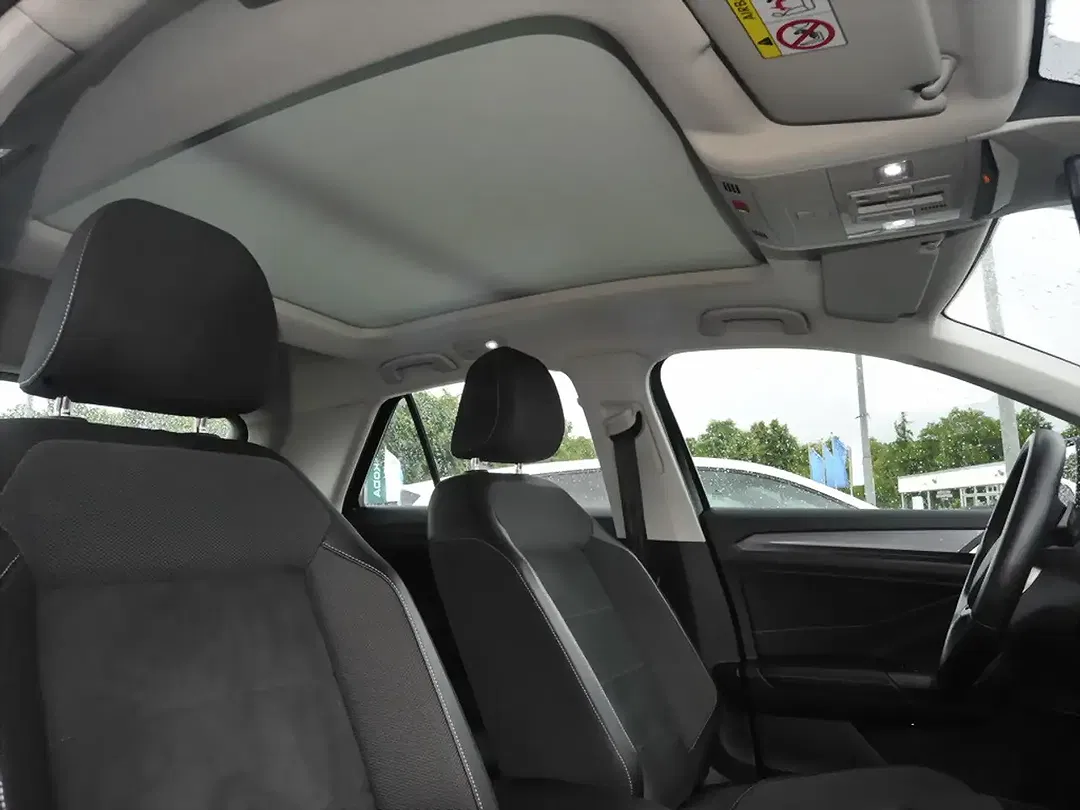 Volkswagen T-Roc - Thumbnail 11