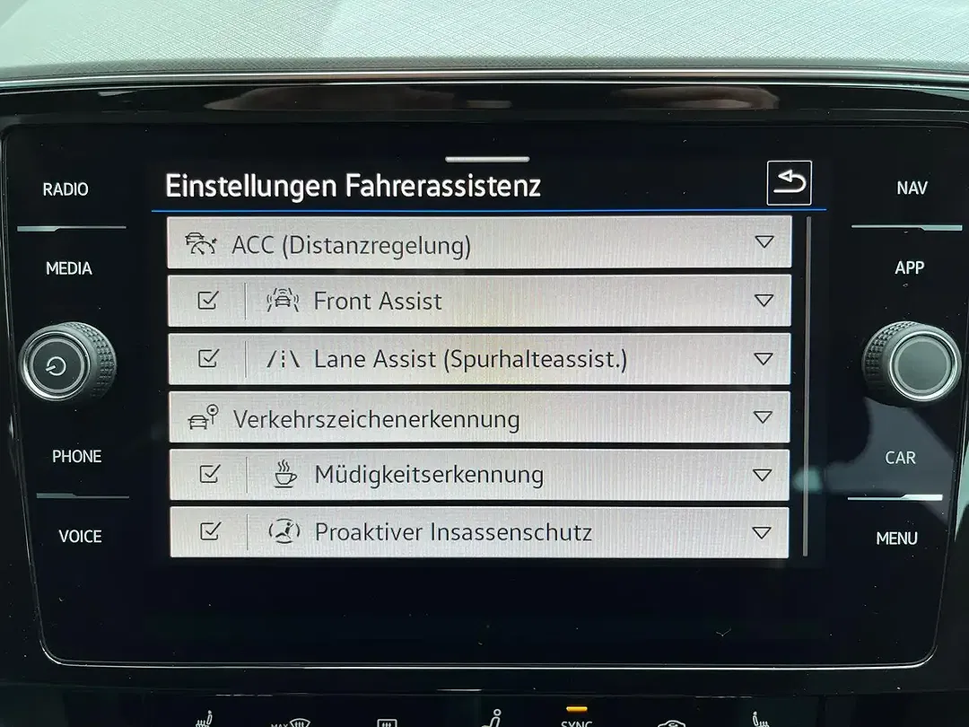 Volkswagen Passat Variant - Thumbnail 9
