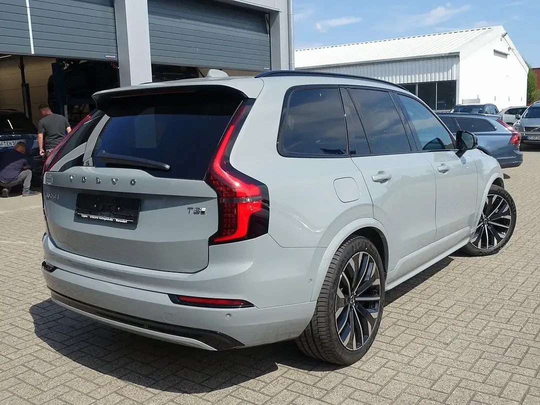 Volvo XC90 - Thumbnail 4