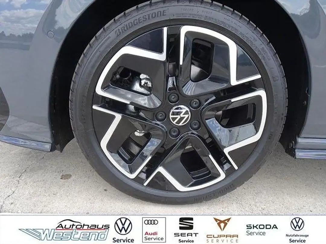 Volkswagen Golf - Thumbnail 3