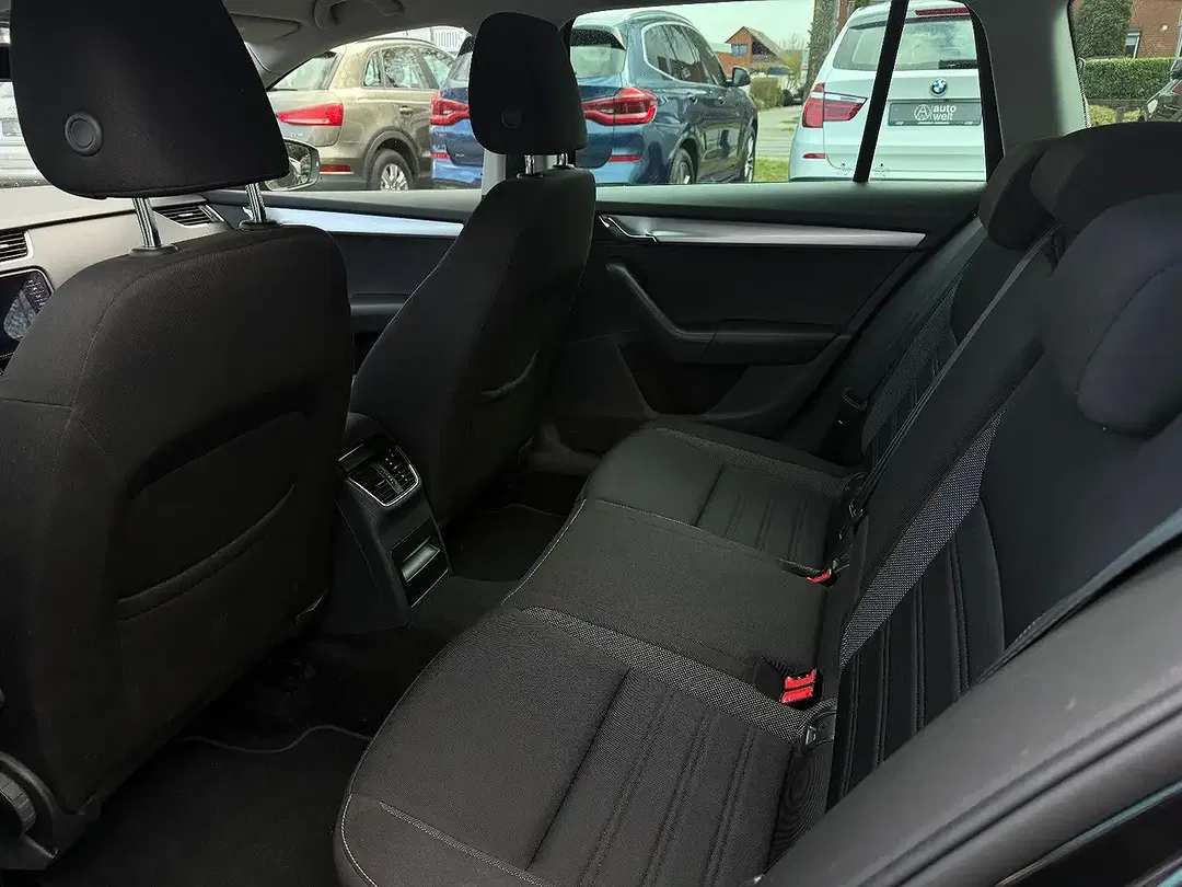Skoda Octavia - Thumbnail 12