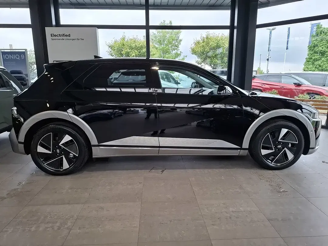 Hyundai IONIQ 5 - Thumbnail 3
