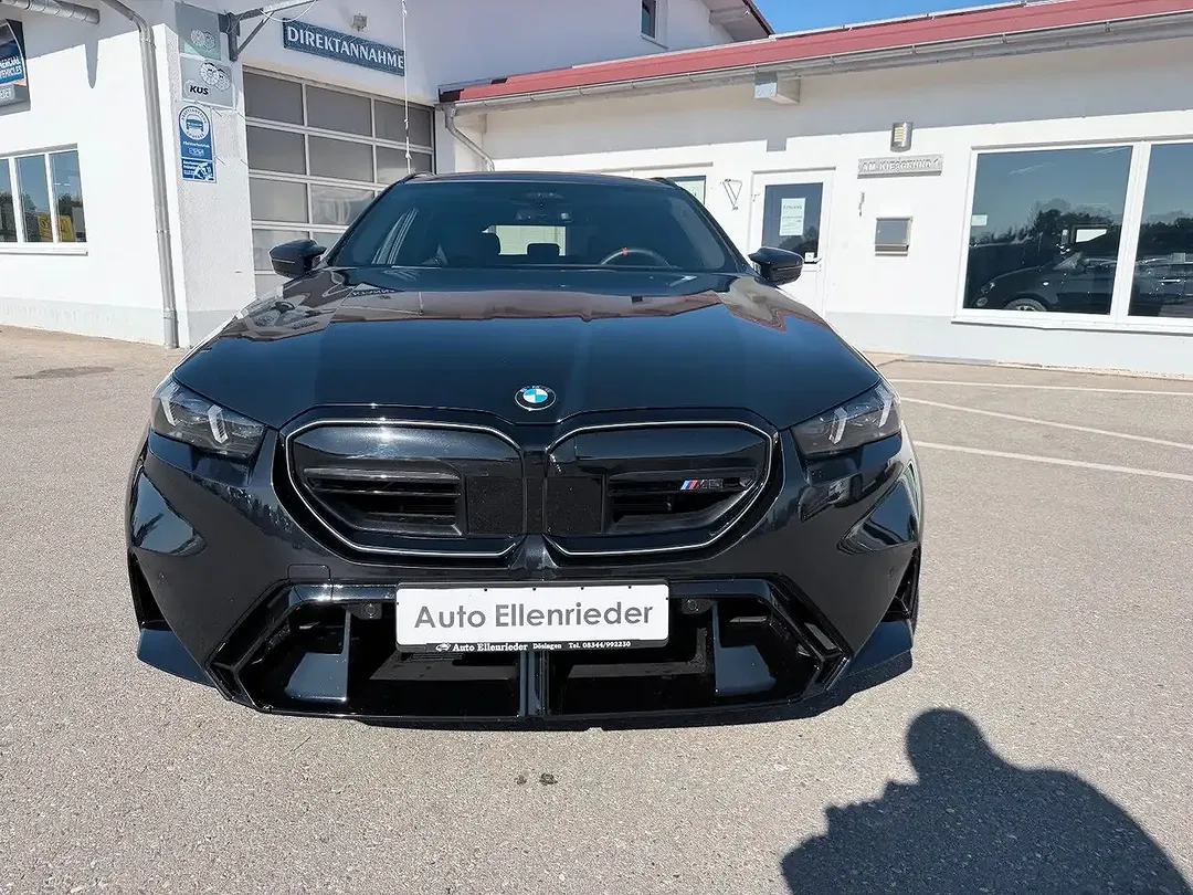 BMW M5 - Thumbnail 11
