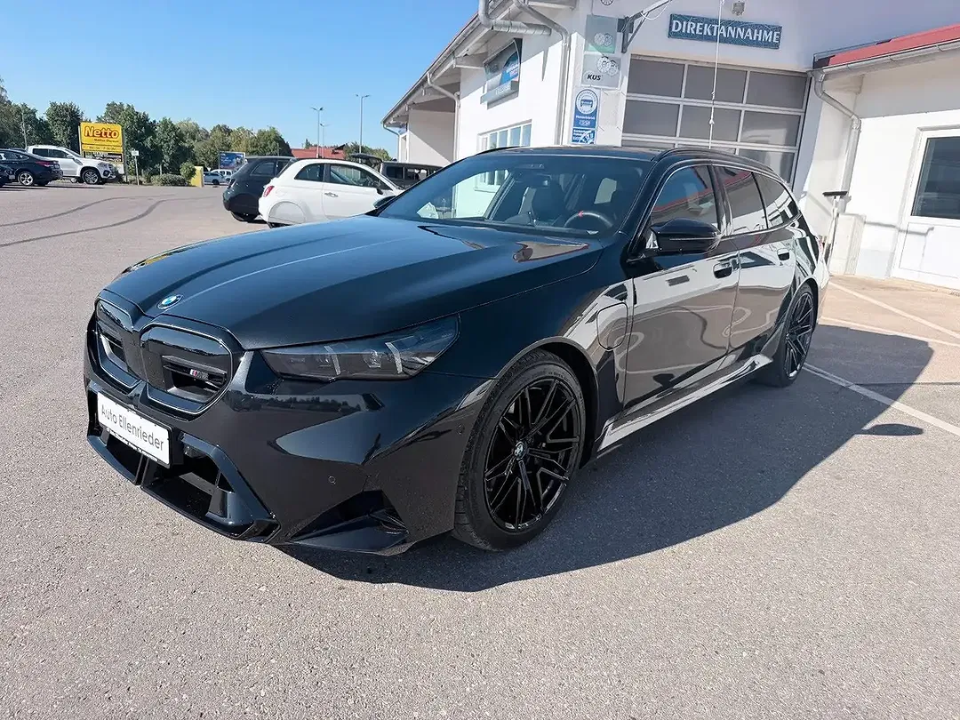 BMW M5 - Thumbnail 3