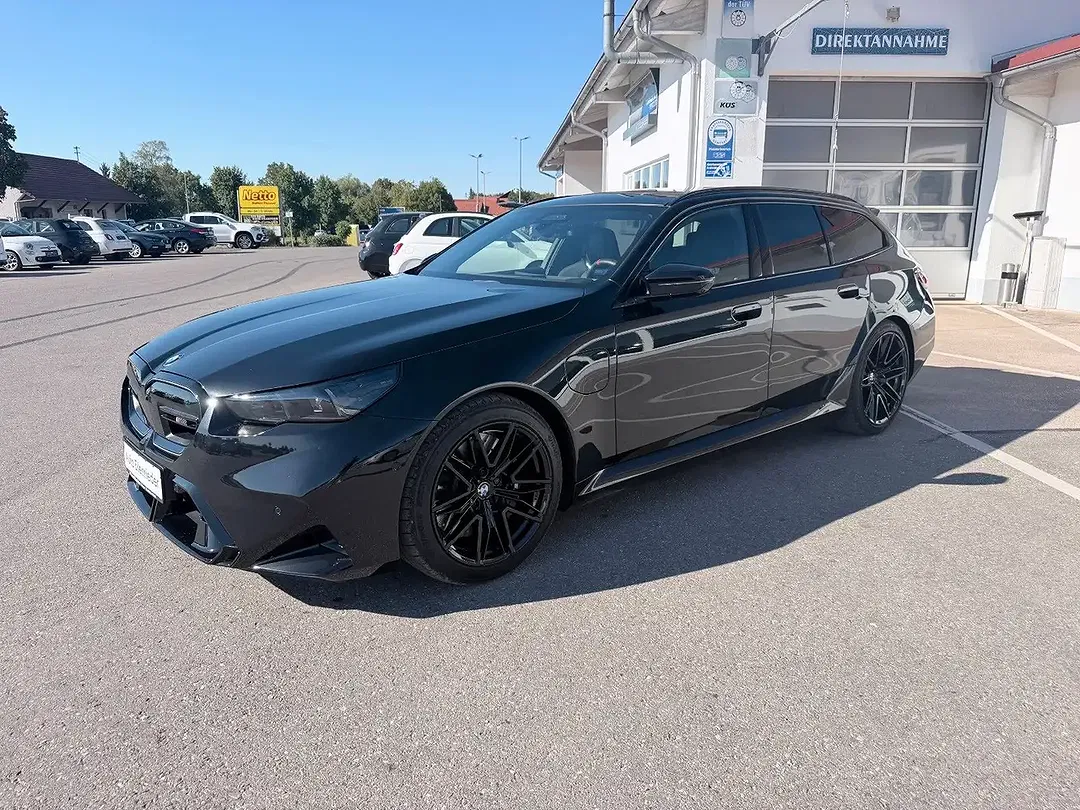 BMW M5 - Thumbnail 4