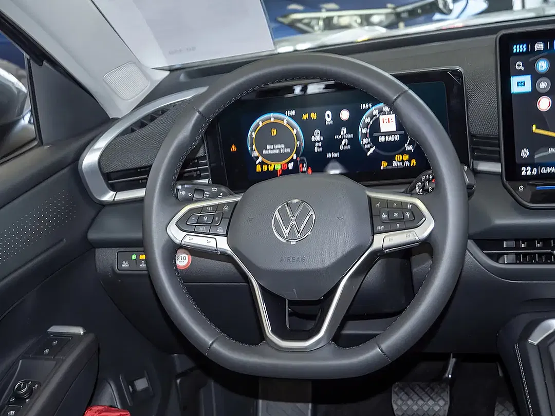 Volkswagen T-Roc - Thumbnail 7