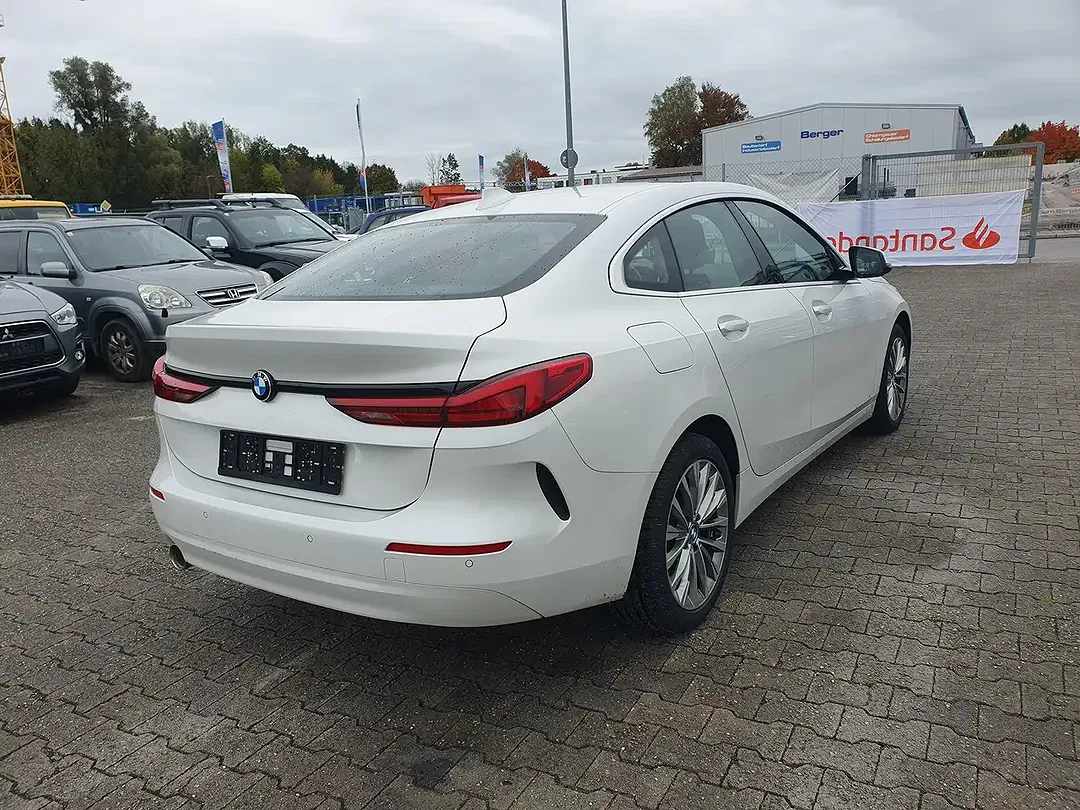 BMW 218 - Thumbnail 4
