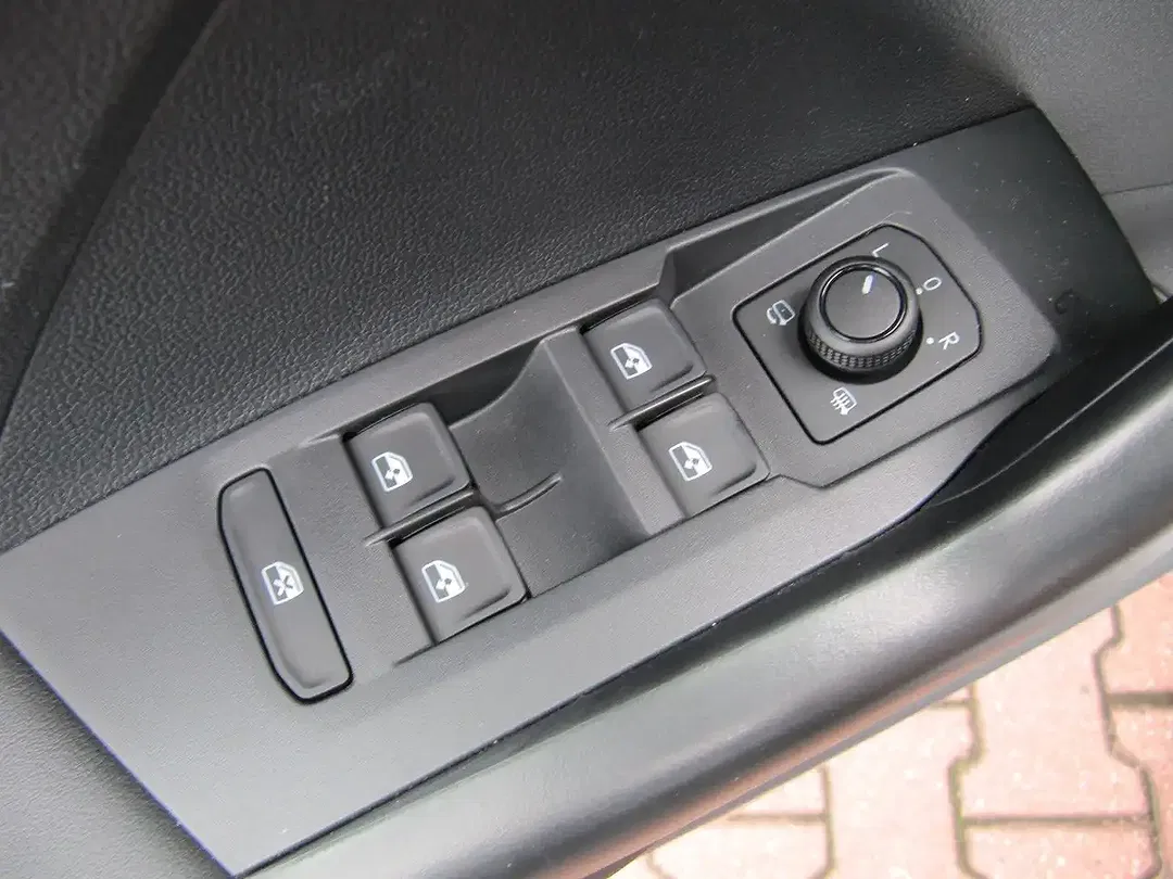 Volkswagen T-Cross - Thumbnail 11