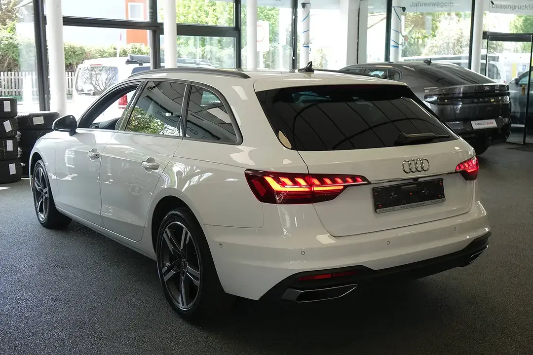 Audi A4 - Thumbnail 4