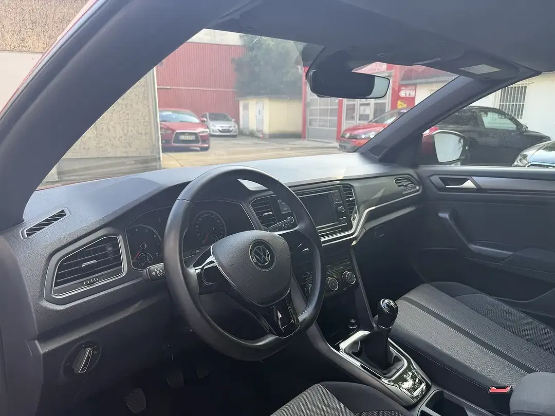 Volkswagen T-Roc - Thumbnail 15