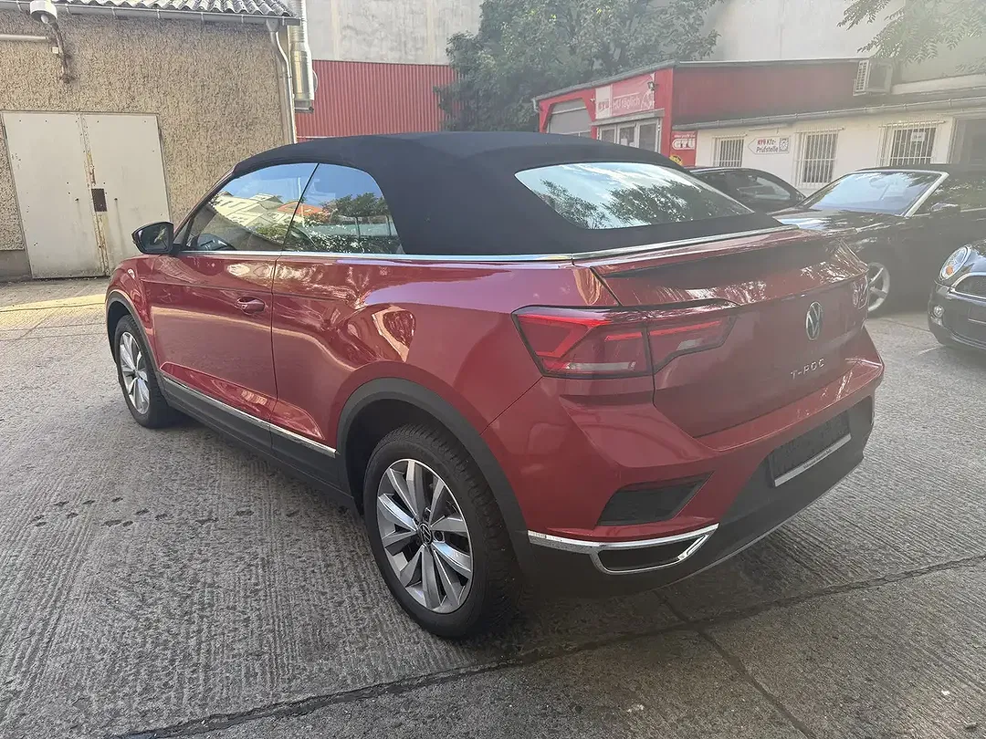 Volkswagen T-Roc - Thumbnail 2