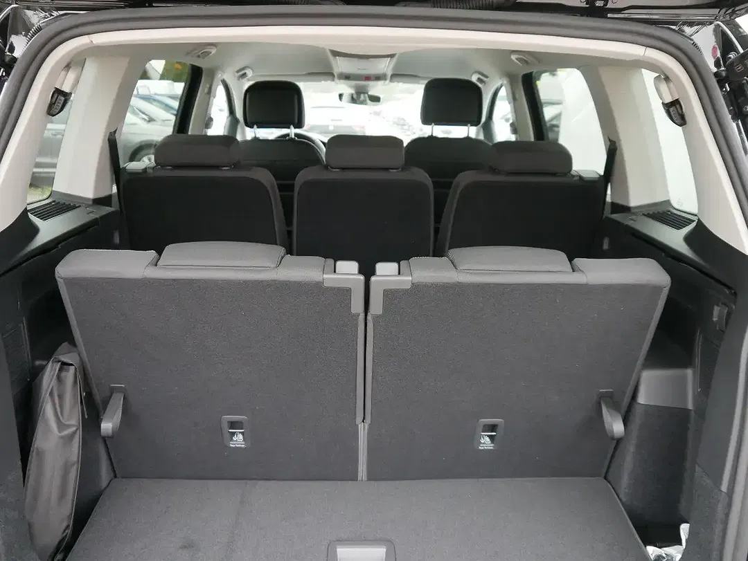 Volkswagen Touran - Thumbnail 9