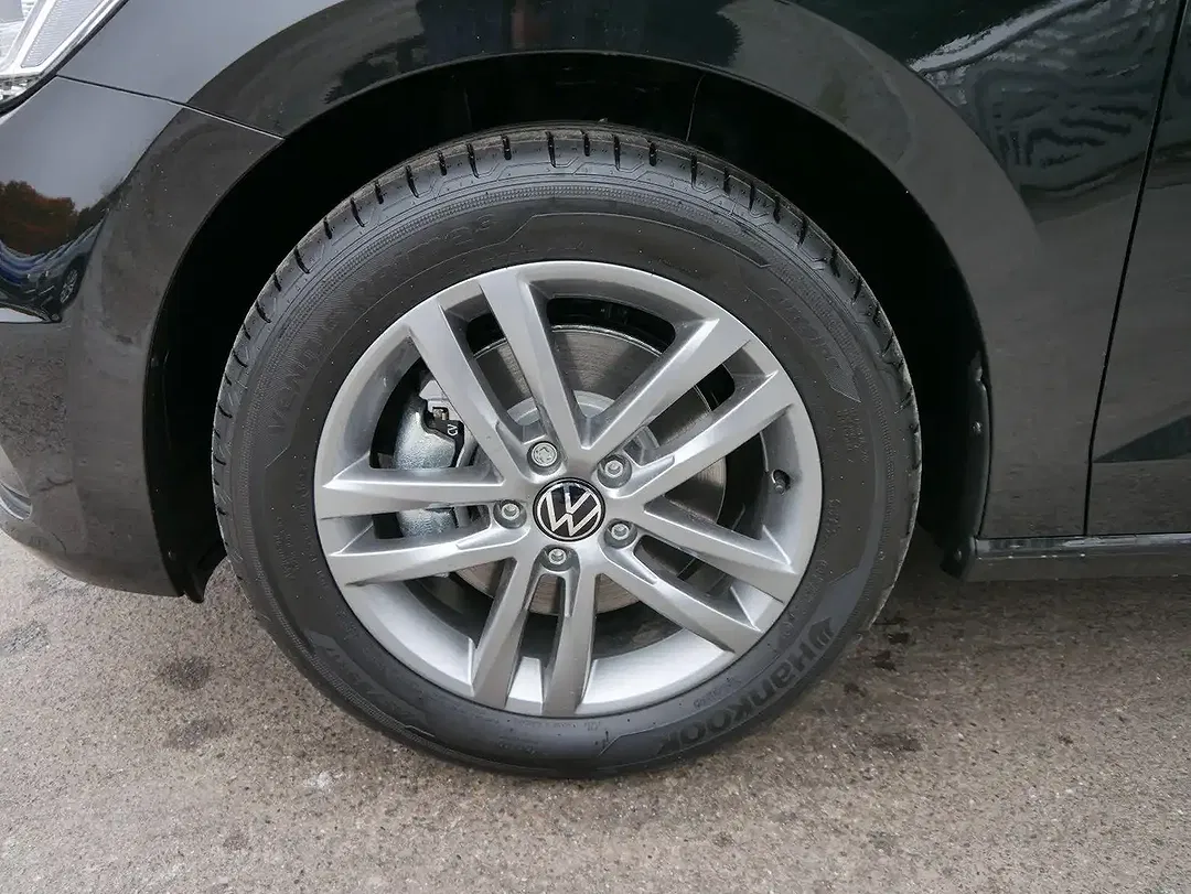 Volkswagen Touran - Thumbnail 3