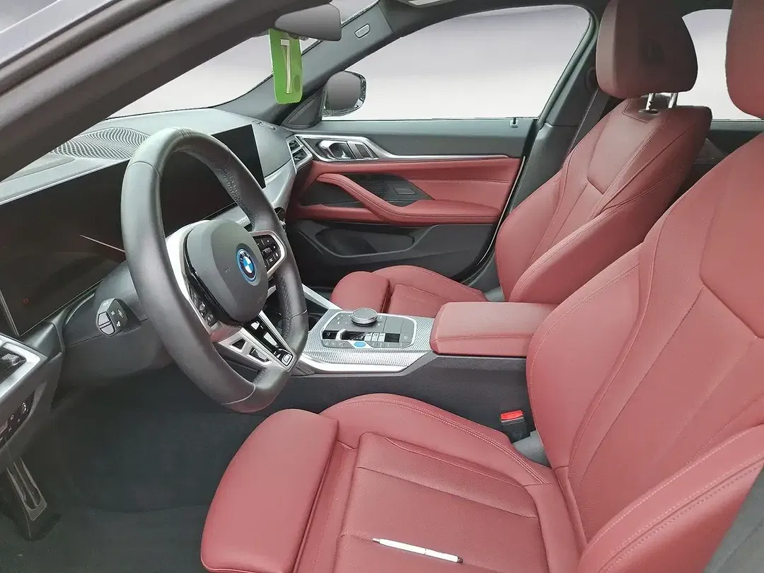BMW i4 - Thumbnail 9