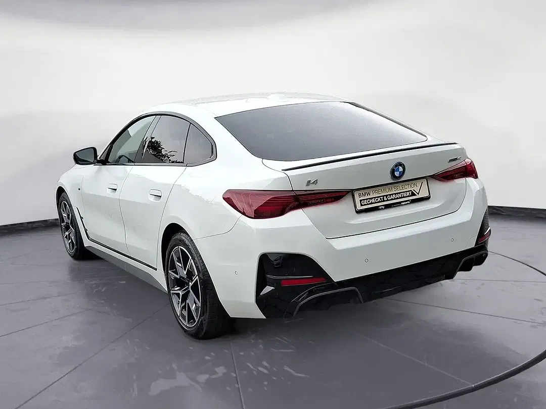 BMW i4 - Thumbnail 3
