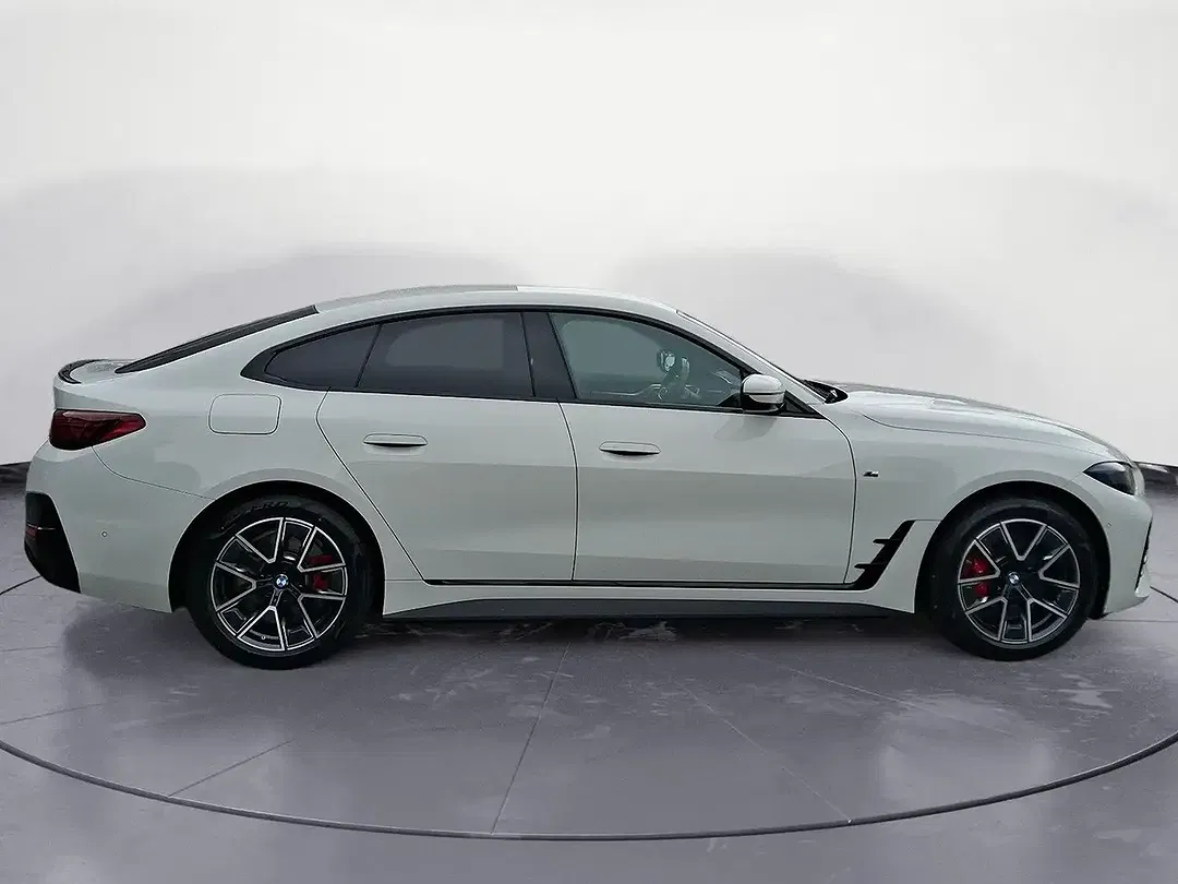 BMW i4 - Thumbnail 5