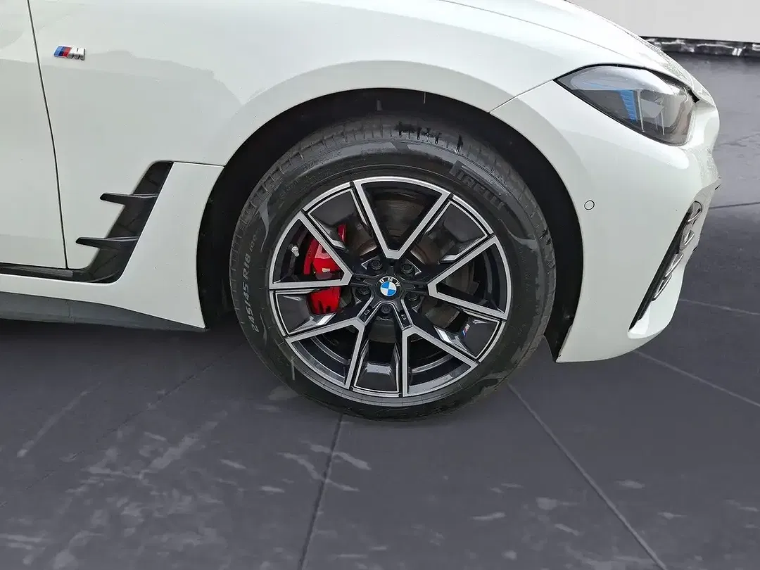 BMW i4 - Thumbnail 6